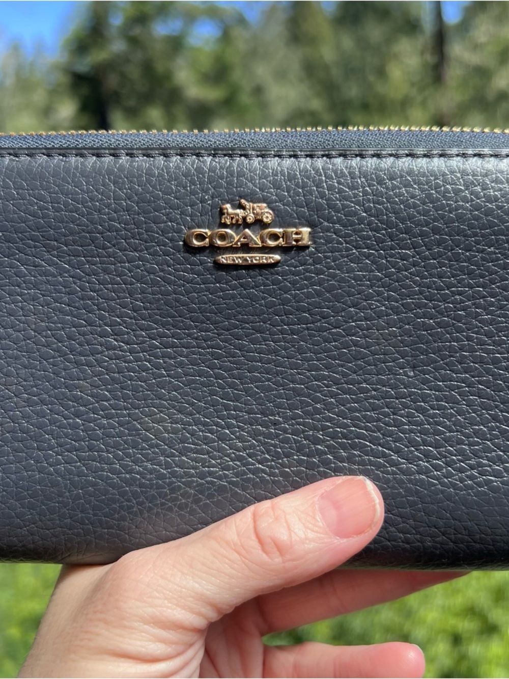 COACH Navy Pebble Leather Wristlet Wallet w Gold Hardware & Wriststrap AUTHENTIC - Picture 5 of 14